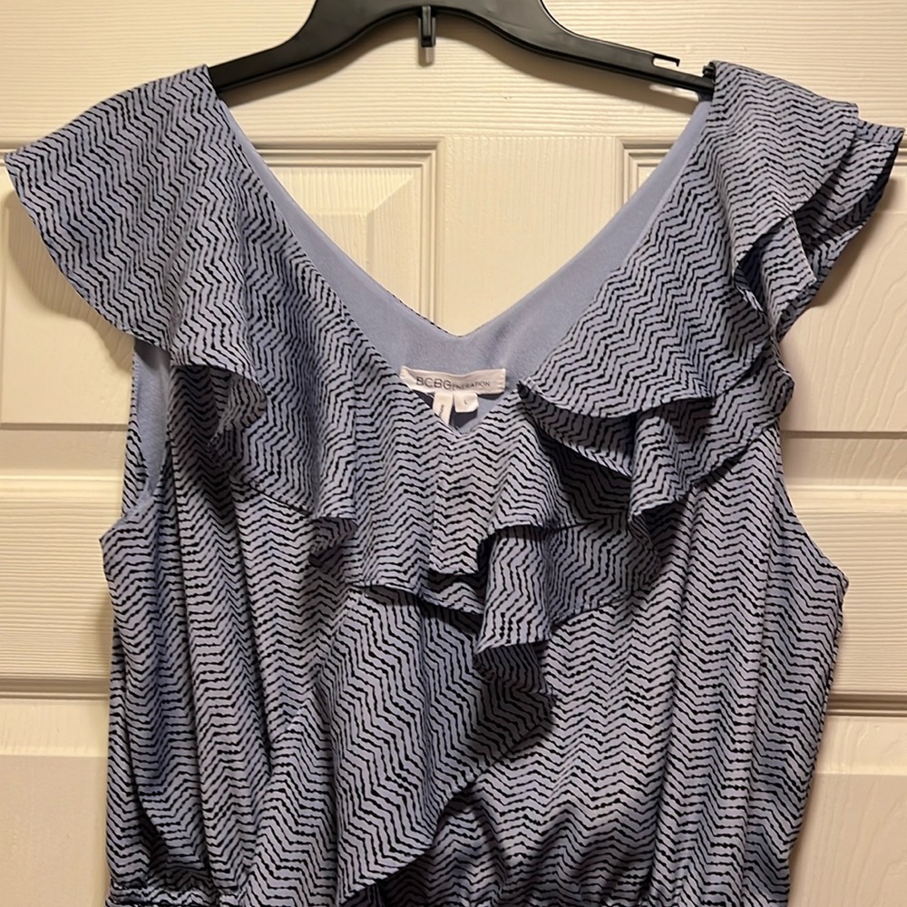 BCBGeneration Size L Periwinkle Chevron Design Double Ruffle Dress